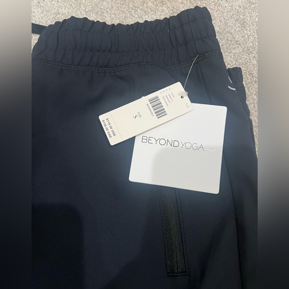 Beyond Yoga City Chic Cargo Pants - Picture 4 of 5